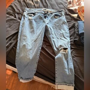 Denizen from Levi's Light Blue Cropped Jeans